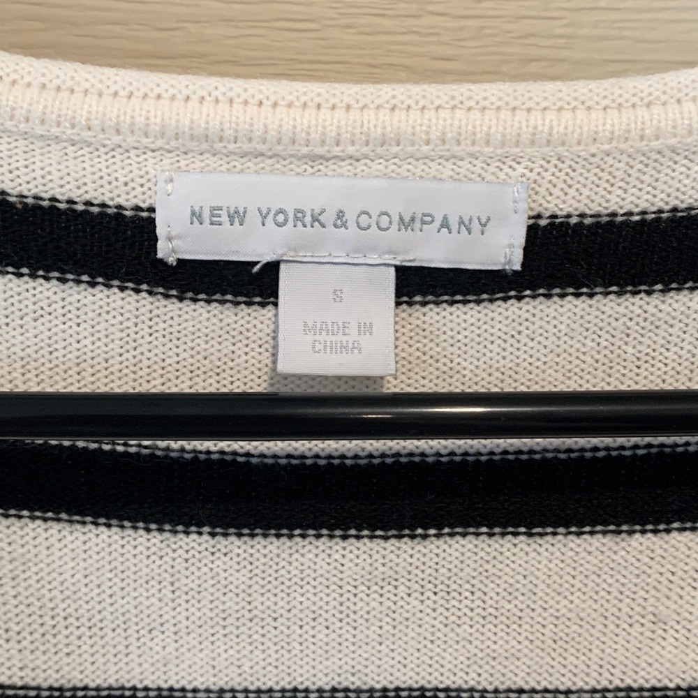 New York and Company Black and White Stripped Sequin Soft V-Neck Sweater Used - Picture 2 of 3